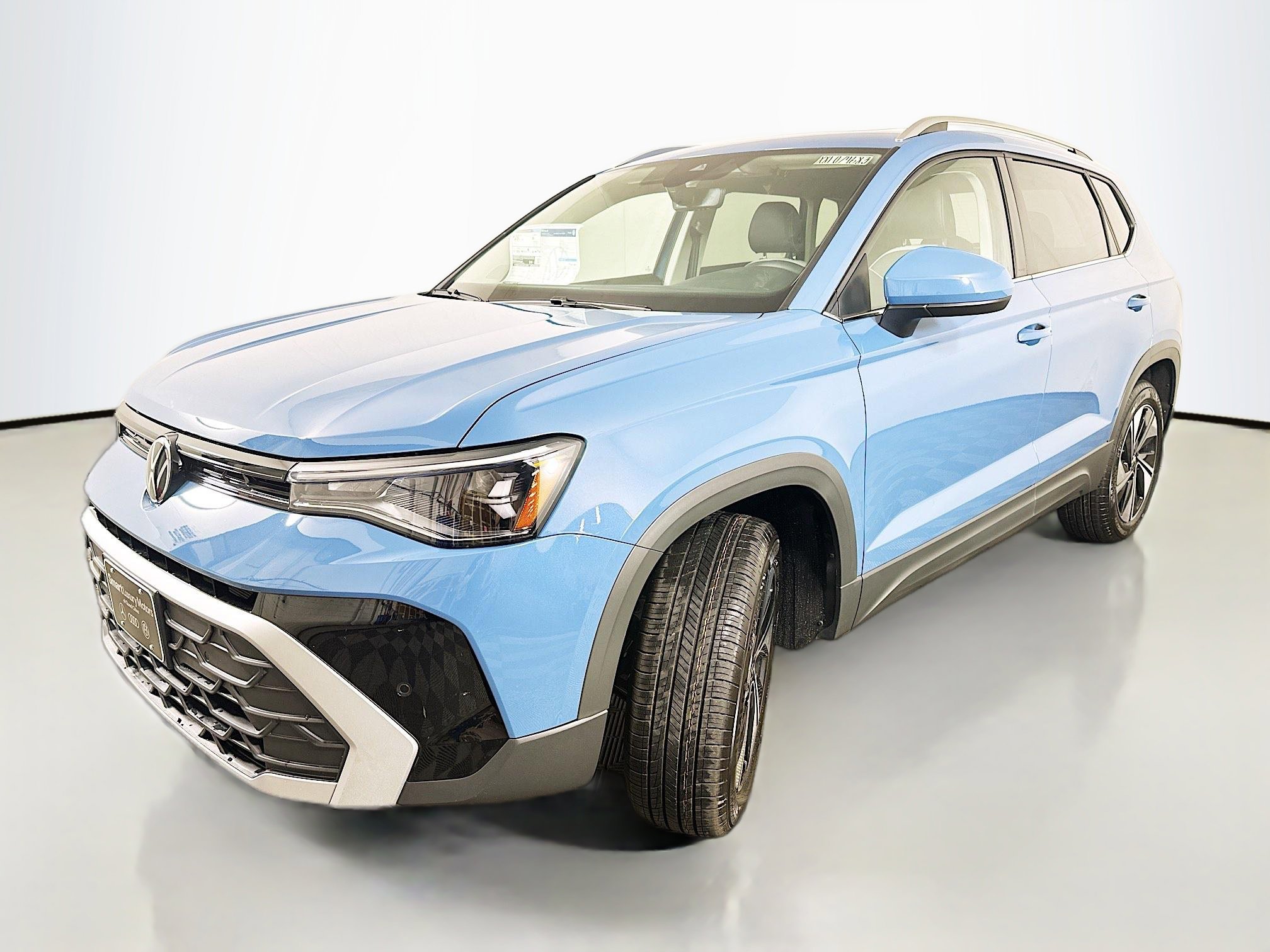 2025 Volkswagen Taos SE photo 3