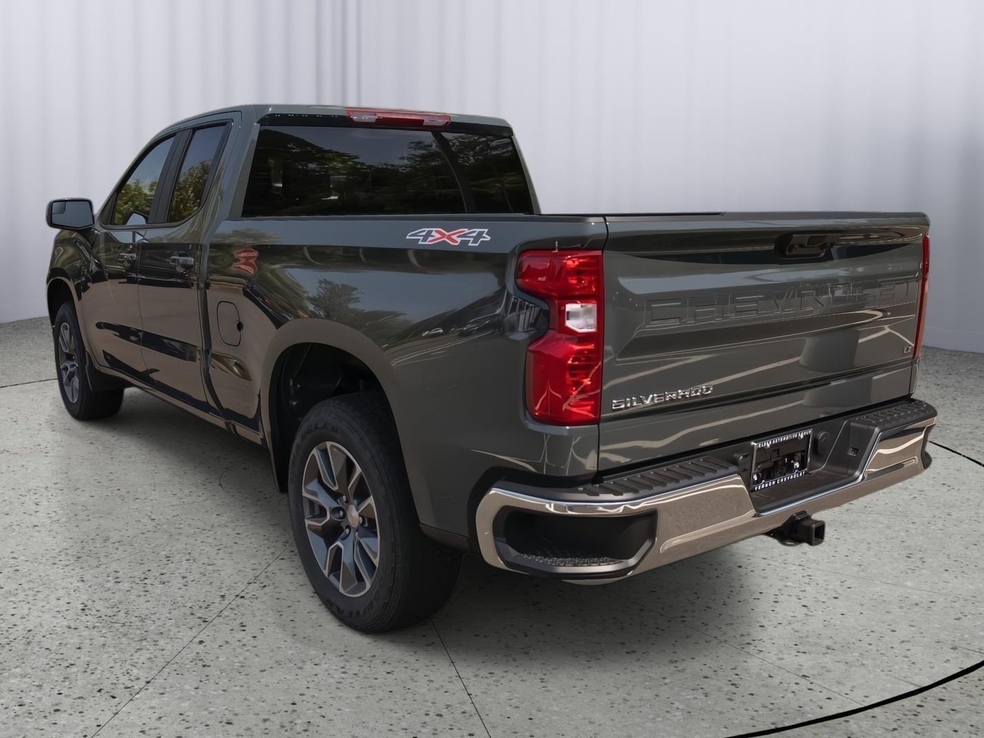 2025 Chevrolet Silverado 1500 LT photo 4