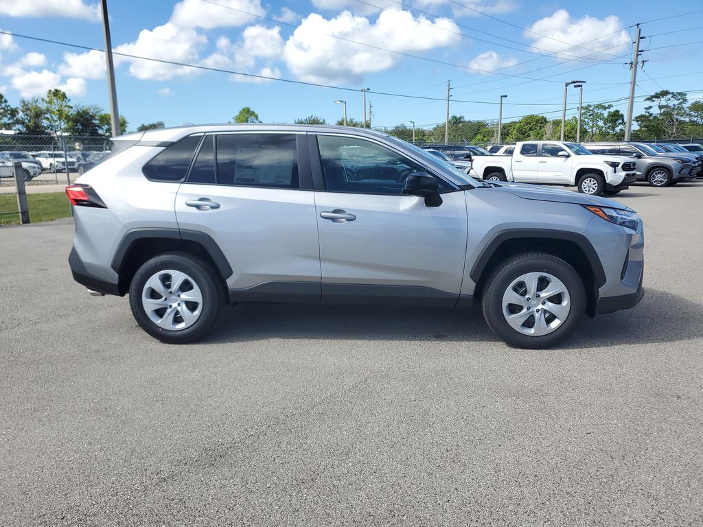 2025 Toyota RAV4 LE photo 4
