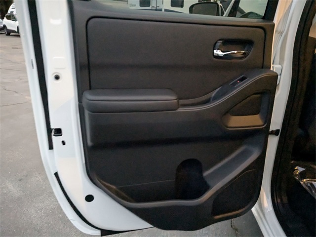 2025 Nissan Frontier SV photo 16