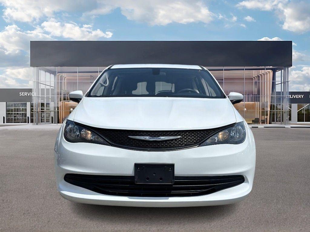 2020 Chrysler Voyager L photo 2