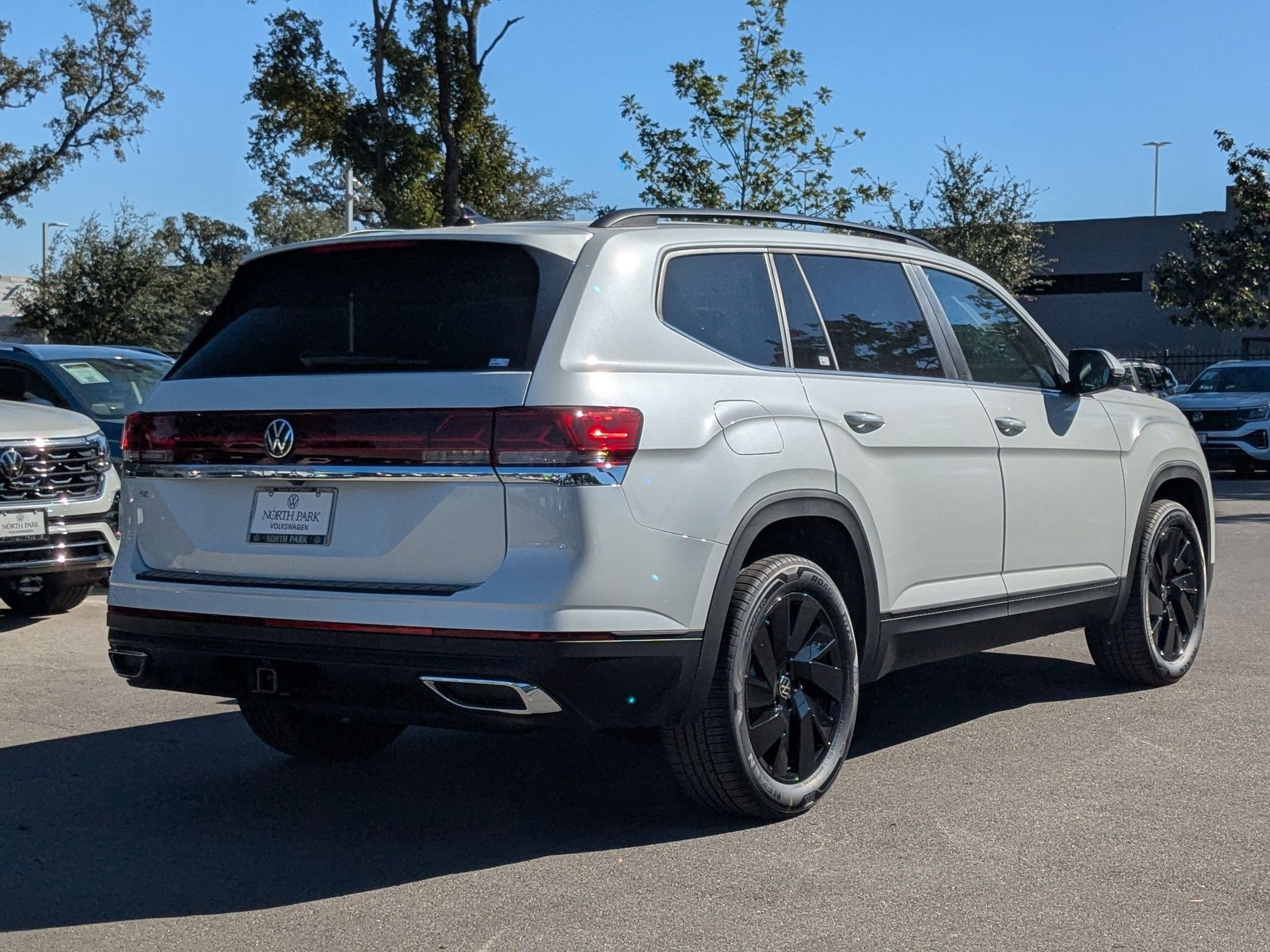 2026 Volkswagen Atlas SE Technology photo 2