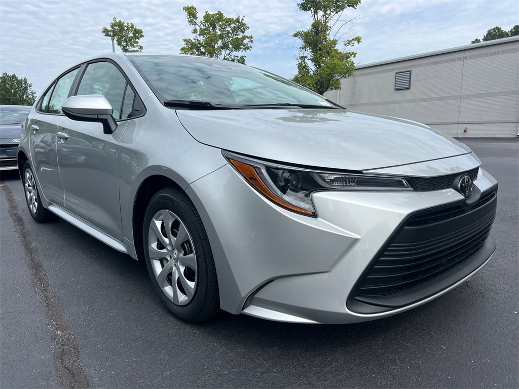 2025 Toyota Corolla LE's photo