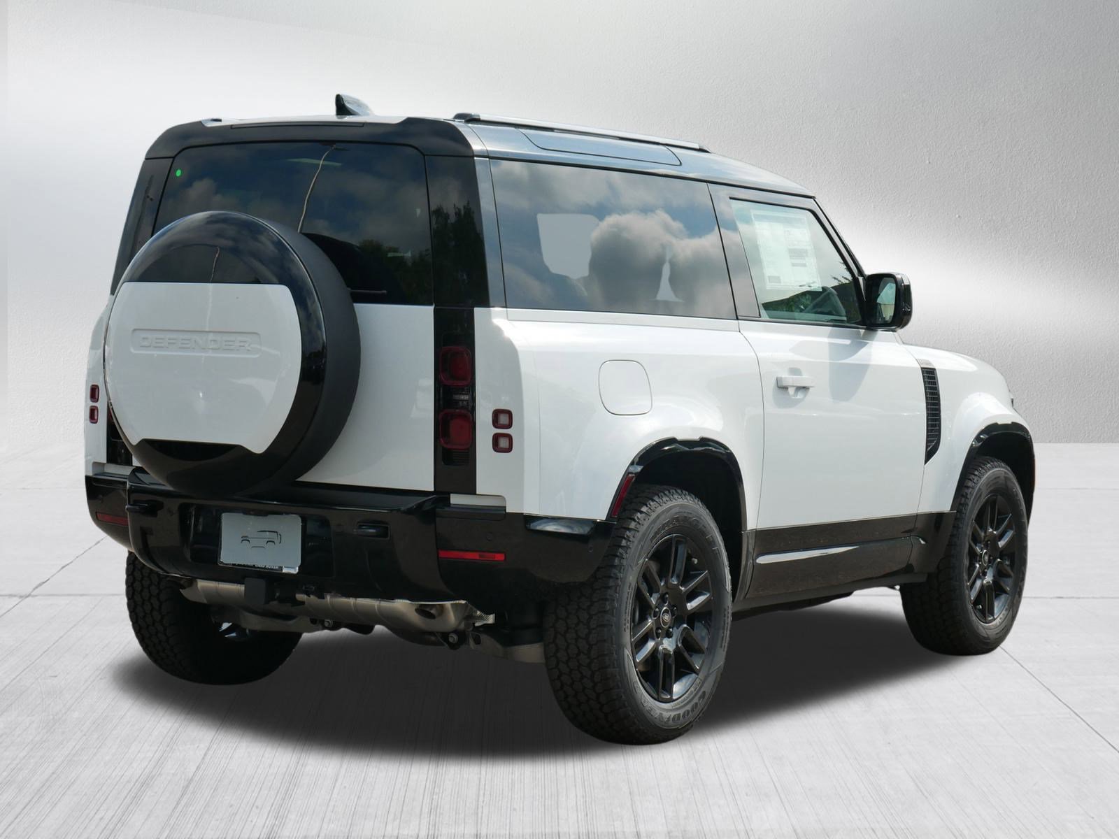 2025 Land Rover Defender 90 X-Dynamic SE photo 2