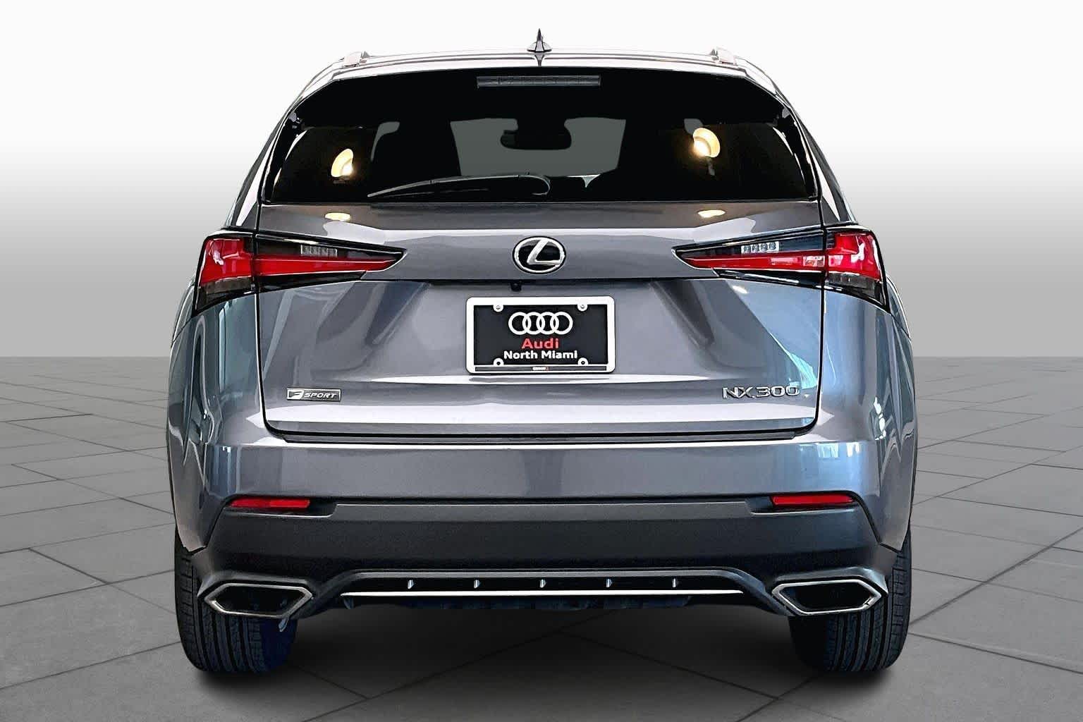 2018 Lexus NX 300 Luxury photo 4