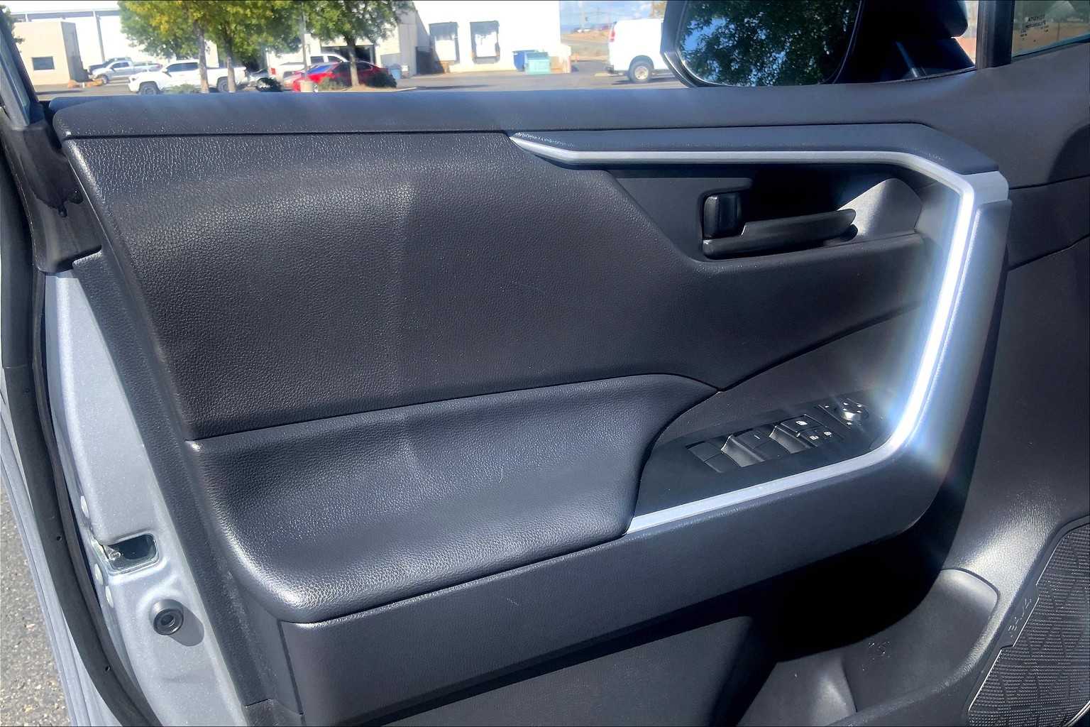 2025 Toyota RAV4 LE photo 19