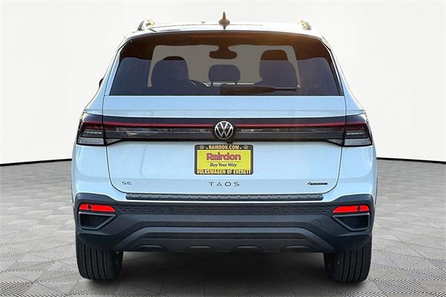 2025 Volkswagen Taos SE photo 4