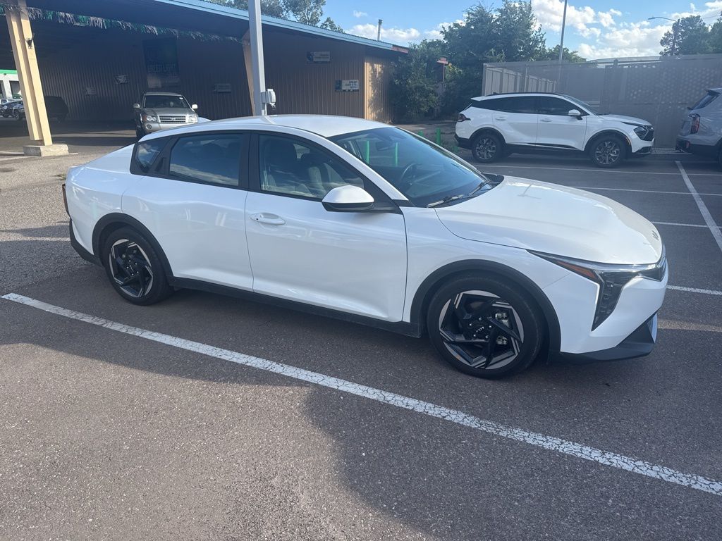 2025 Kia K4 EX photo 2
