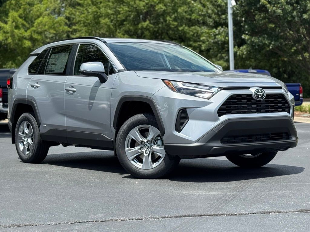2025 Toyota RAV4 Hybrid LE photo 2