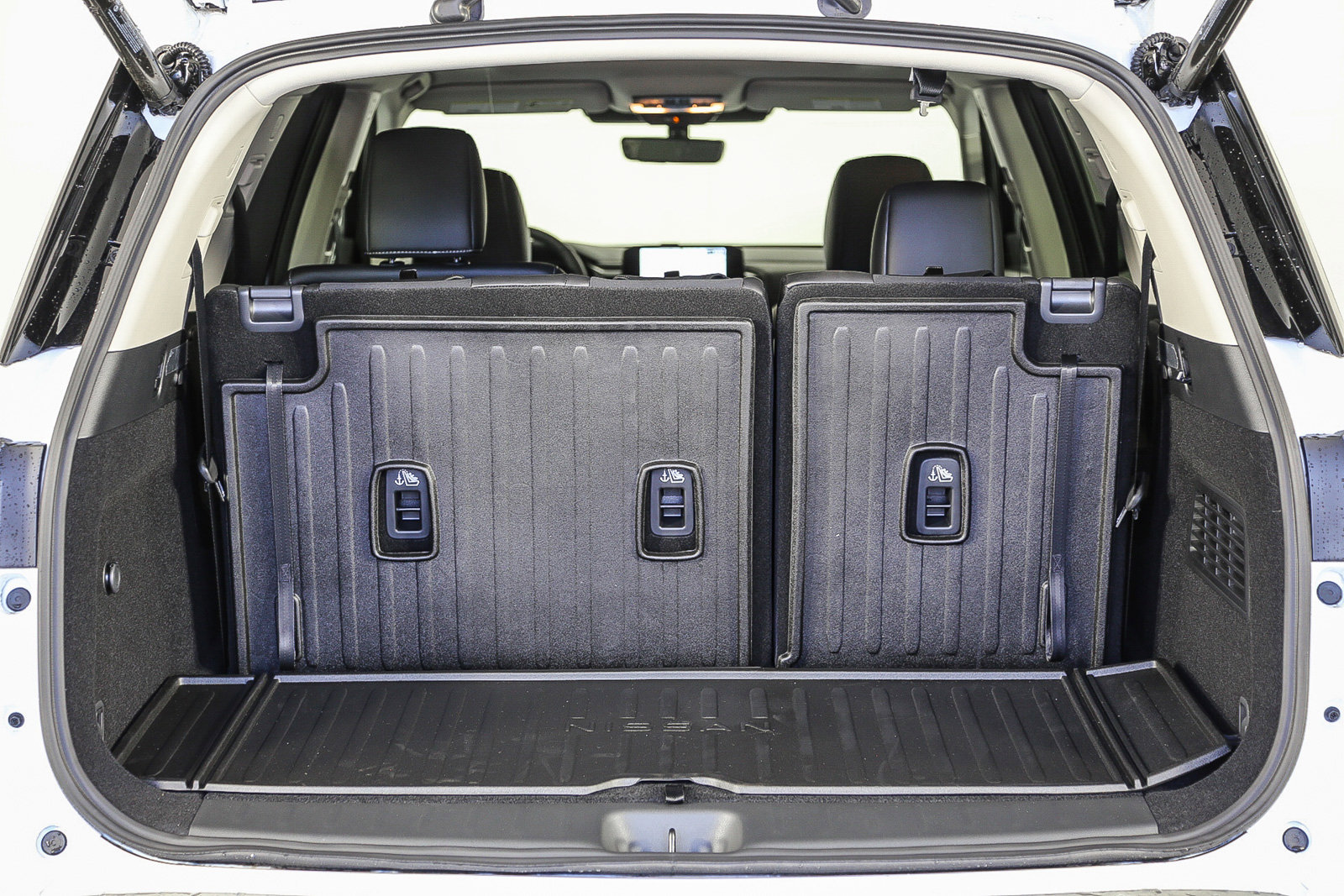 2025 Nissan Pathfinder Platinum photo 12