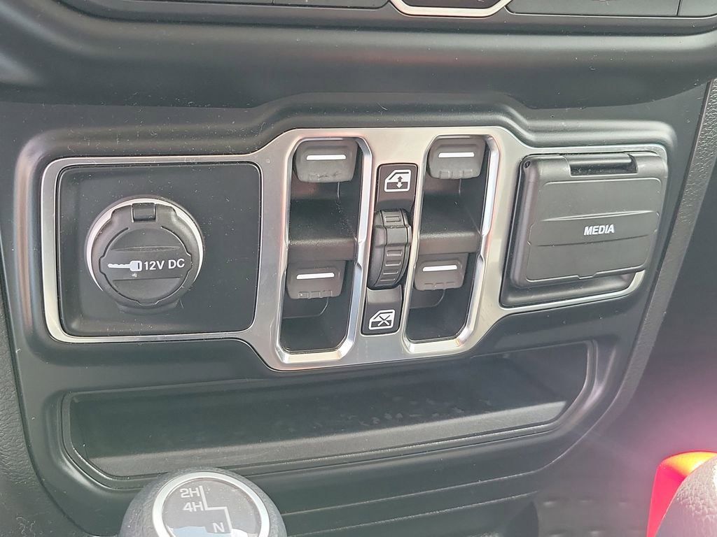 2021 Jeep Wrangler Unlimited Sahara photo 18