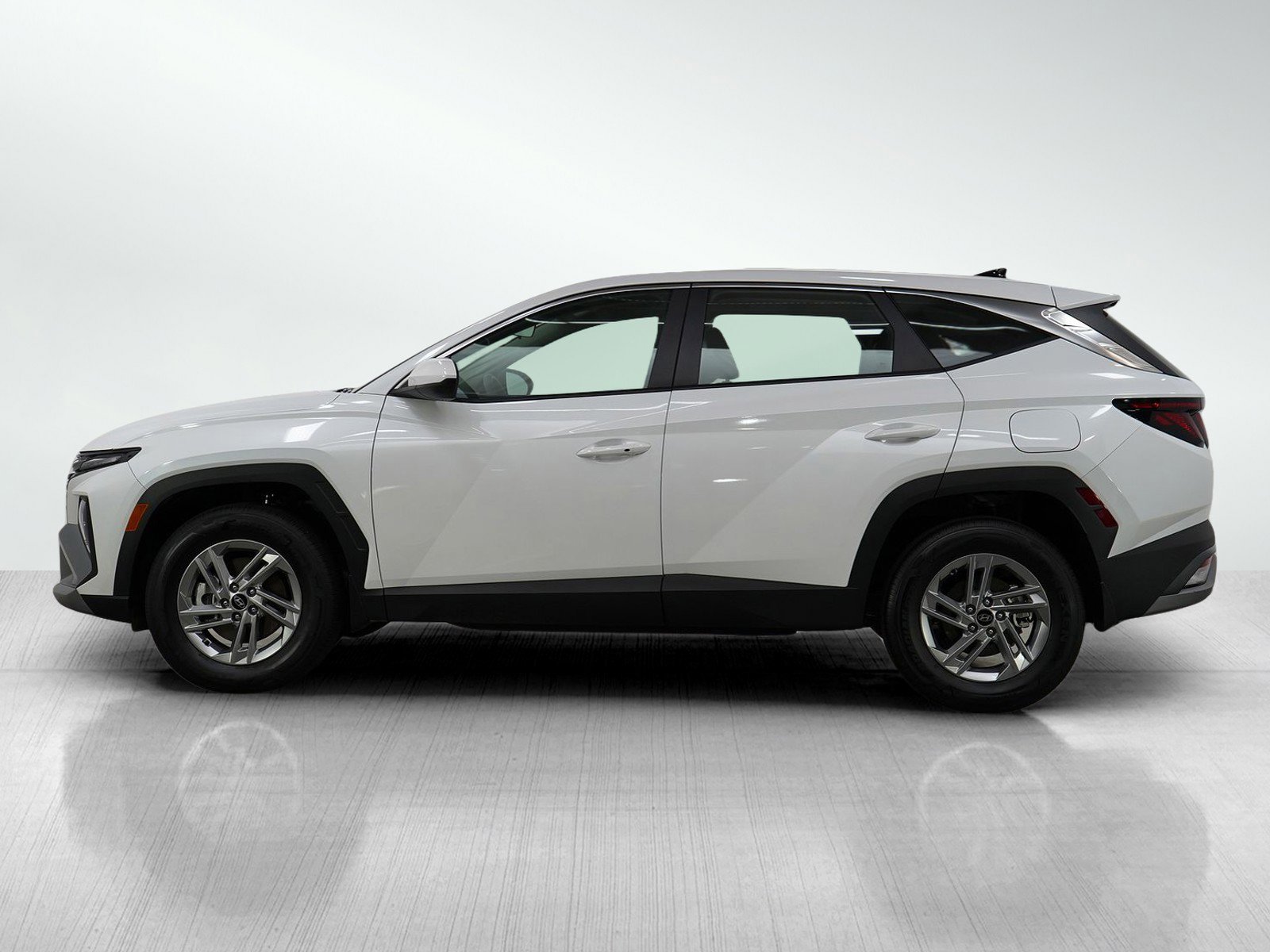 Certified 2025 Hyundai Tucson SE with VIN 3KMJACDE2SE020752 for sale in Minneapolis, Minnesota