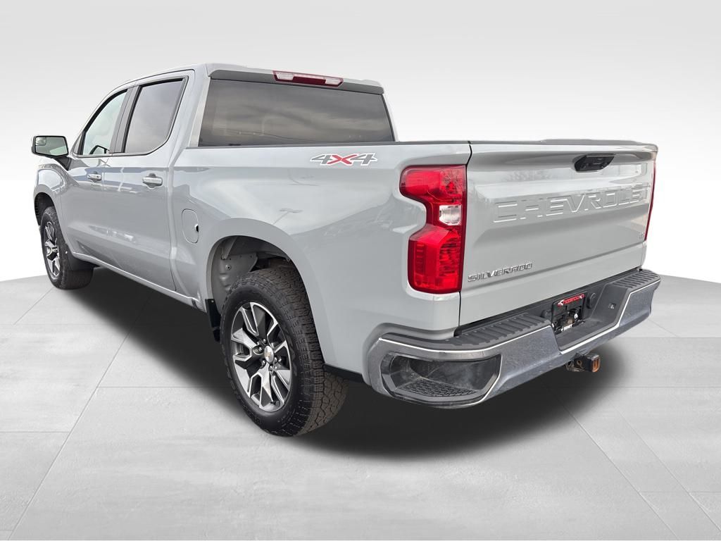2024 Chevrolet Silverado 1500 LT photo 2