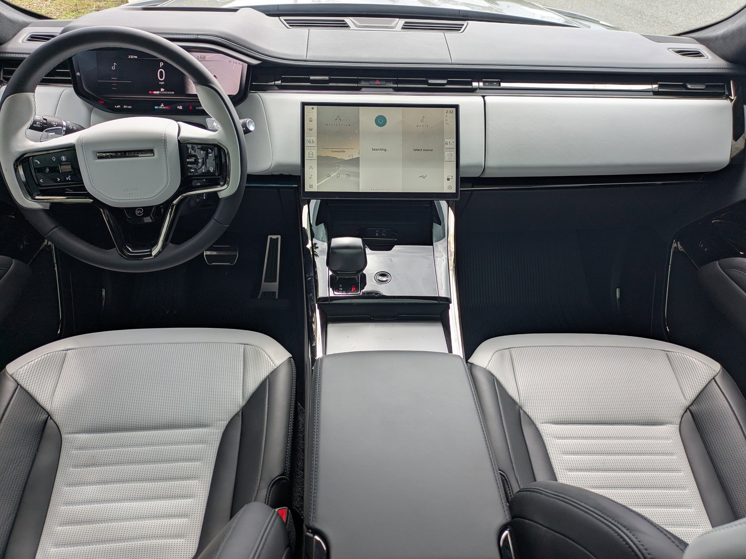 2025 Land Rover Range Rover Sport photo 2