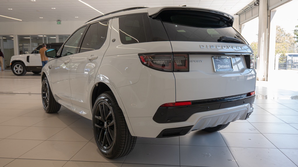 2025 Land Rover Discovery Sport S photo 3