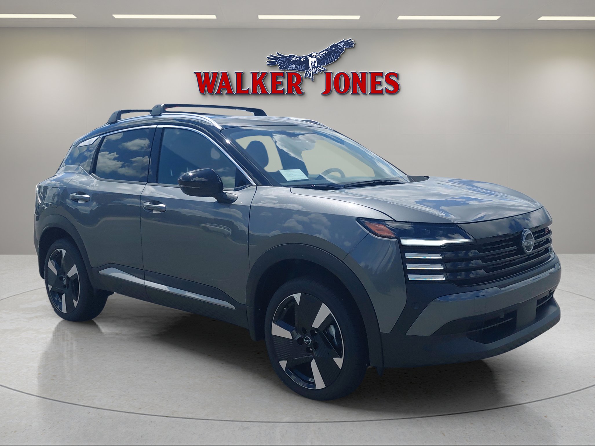 2025 Nissan Kicks SR photo 2