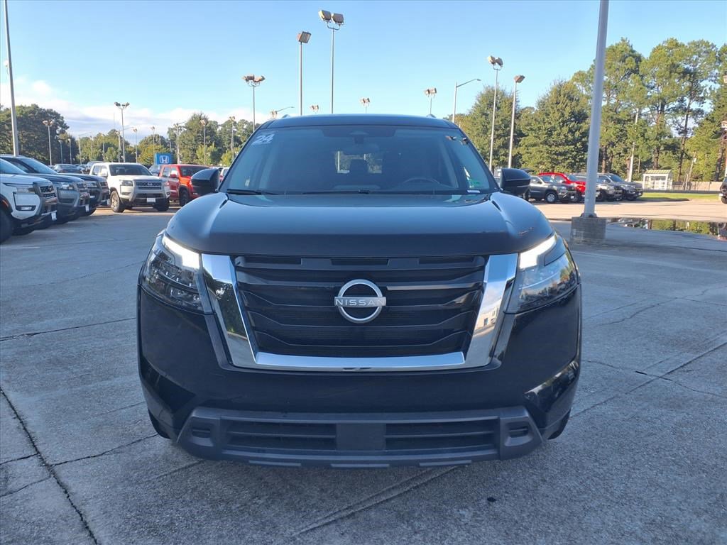 2024 Nissan Pathfinder SV photo 2