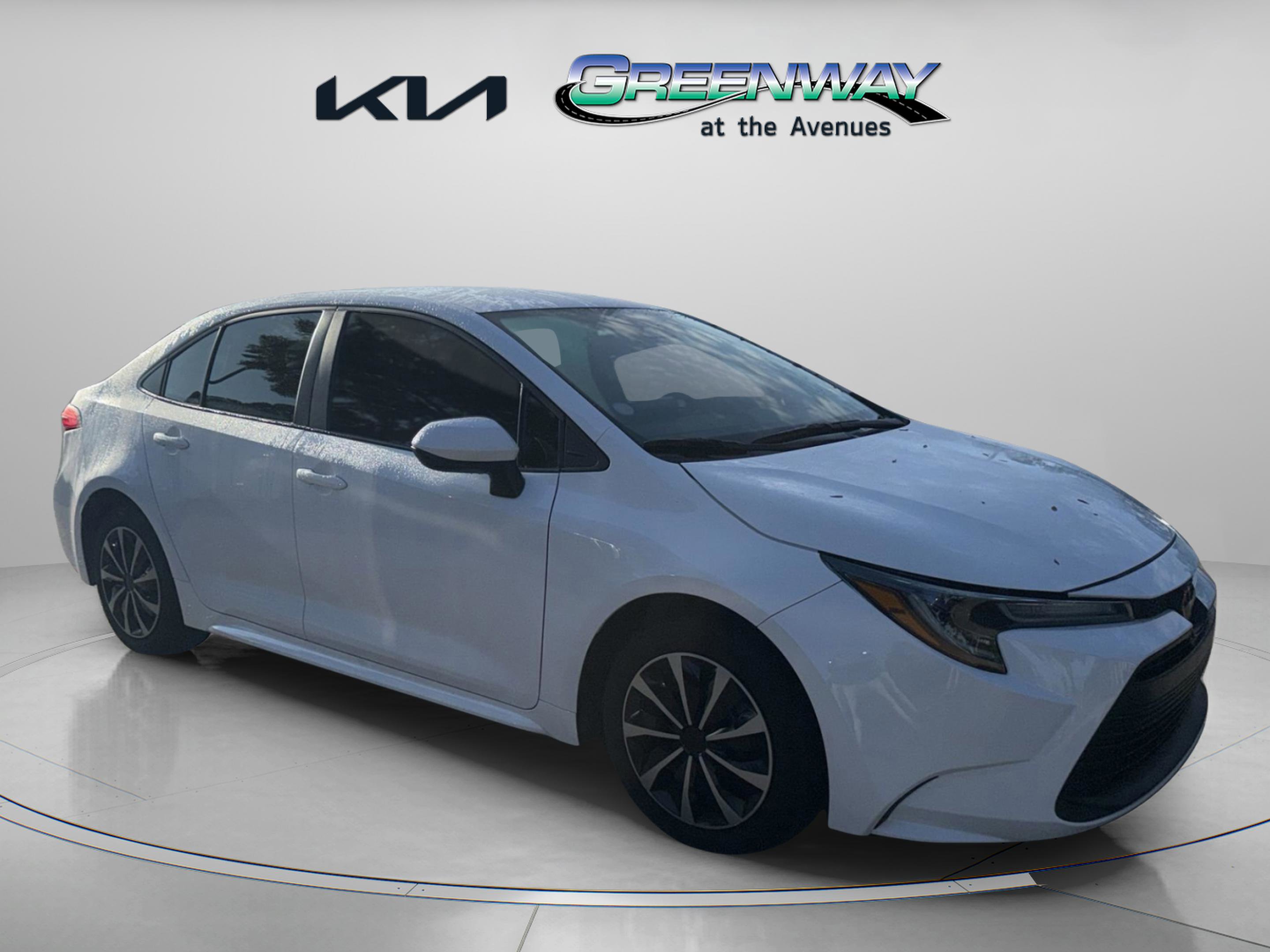 2024 Toyota Corolla LE's photo