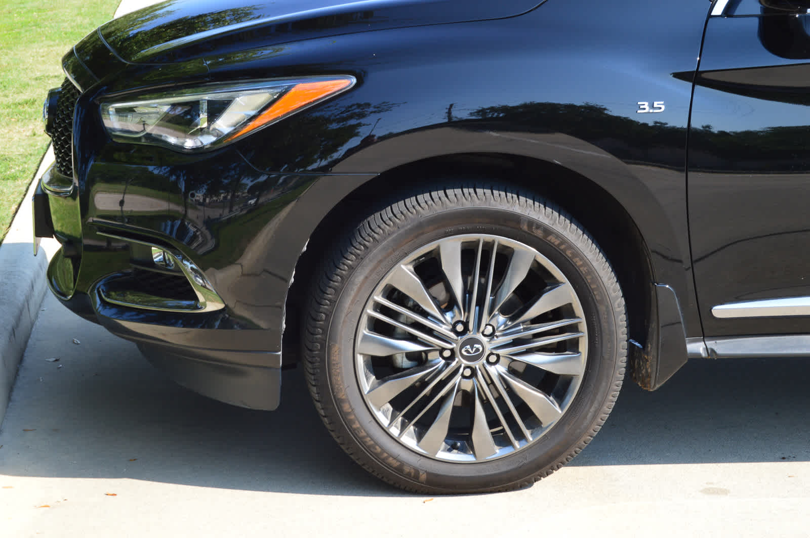 2019 Infiniti QX60 Luxe photo 8
