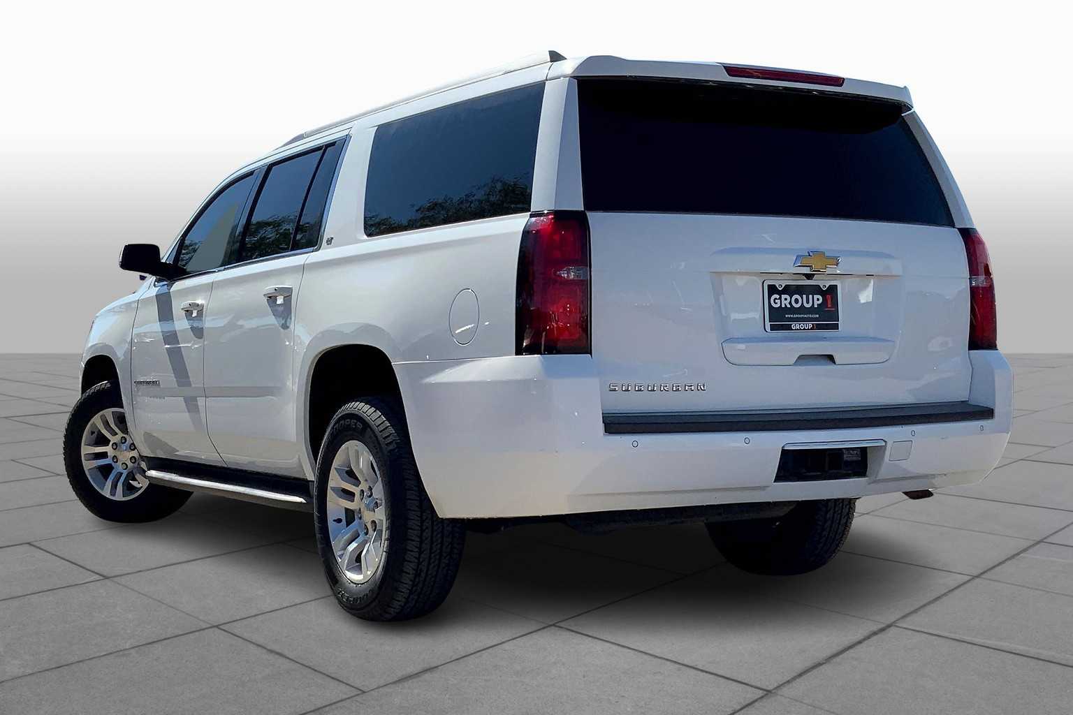 2016 Chevrolet Suburban LT photo 11