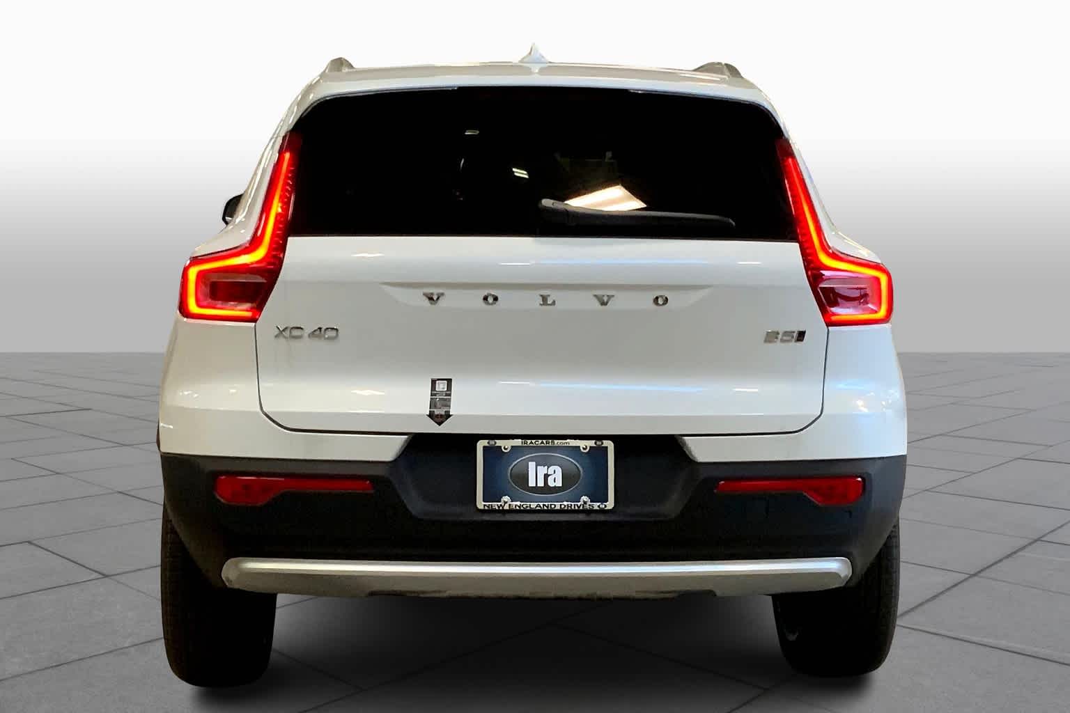 2025 Volvo XC40 photo 4