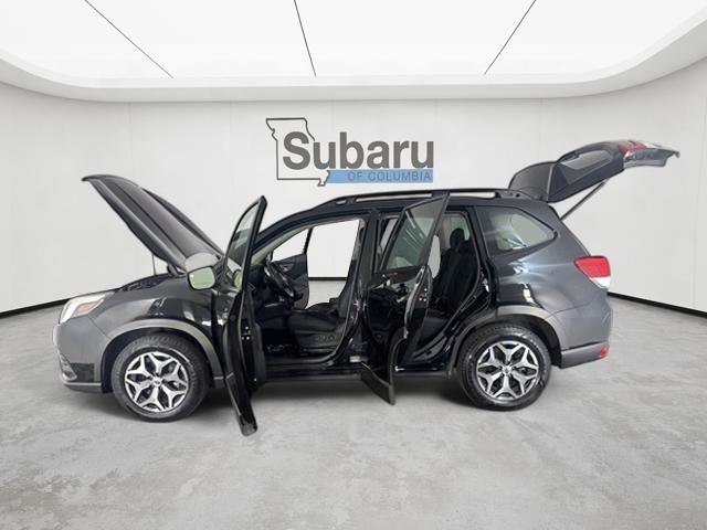 2022 Subaru Forester Premium photo 12