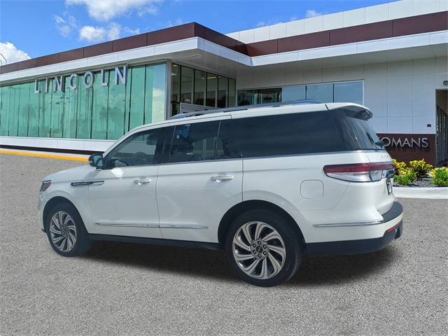 2023 Lincoln Navigator Standard photo 6