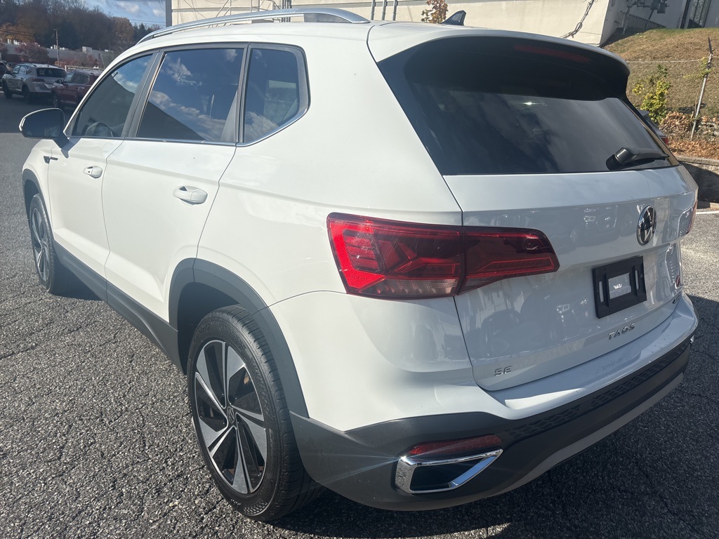 2023 Volkswagen Taos SE photo 2