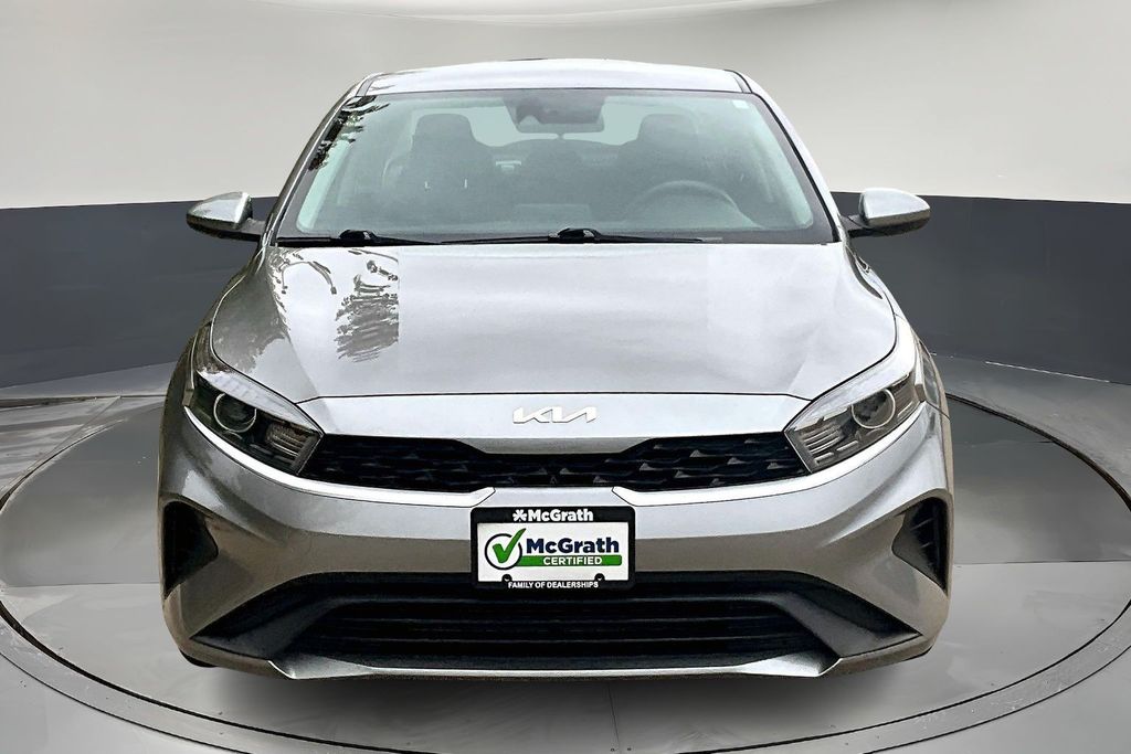 2022 Kia Forte LXS photo 2