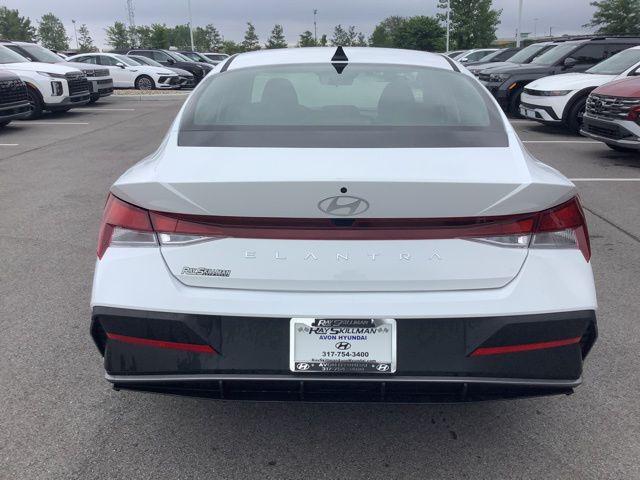 2025 Hyundai Elantra SE photo 6