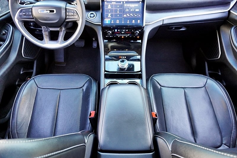 Used 2023 White Jeep Limited image 22