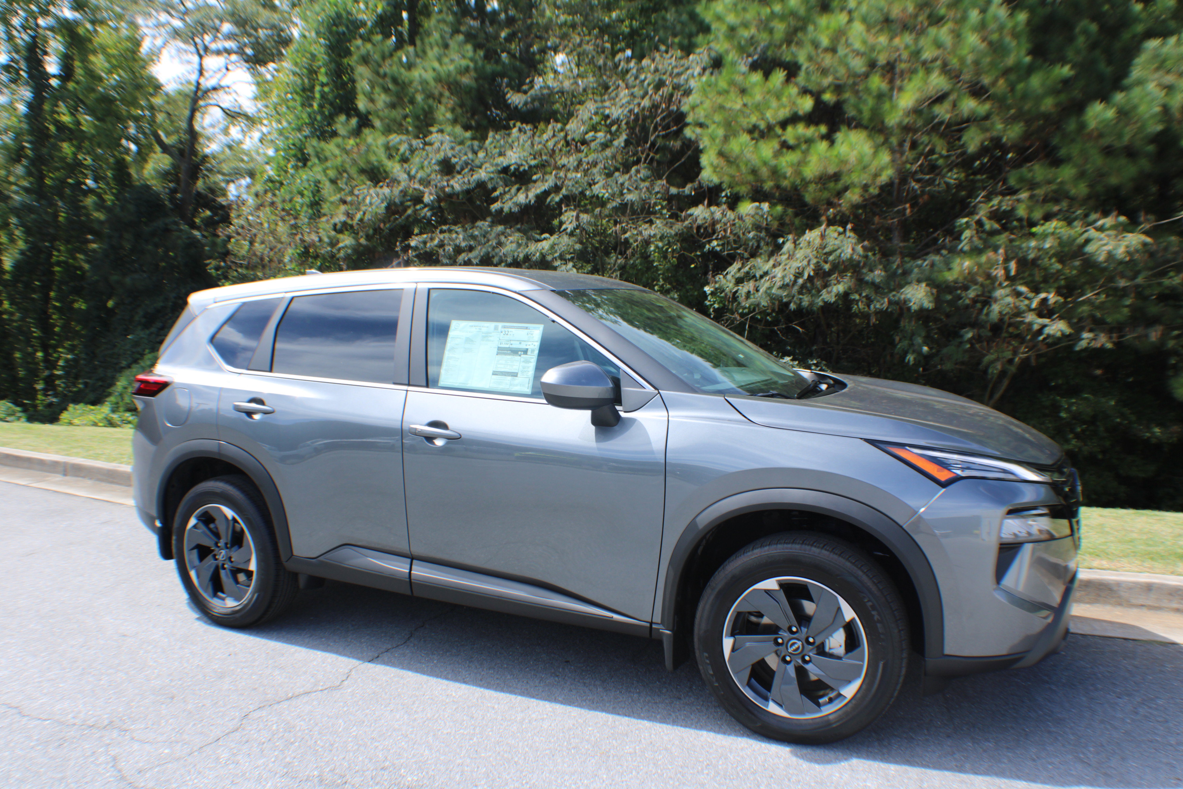 2026 Nissan Rogue SV's photo