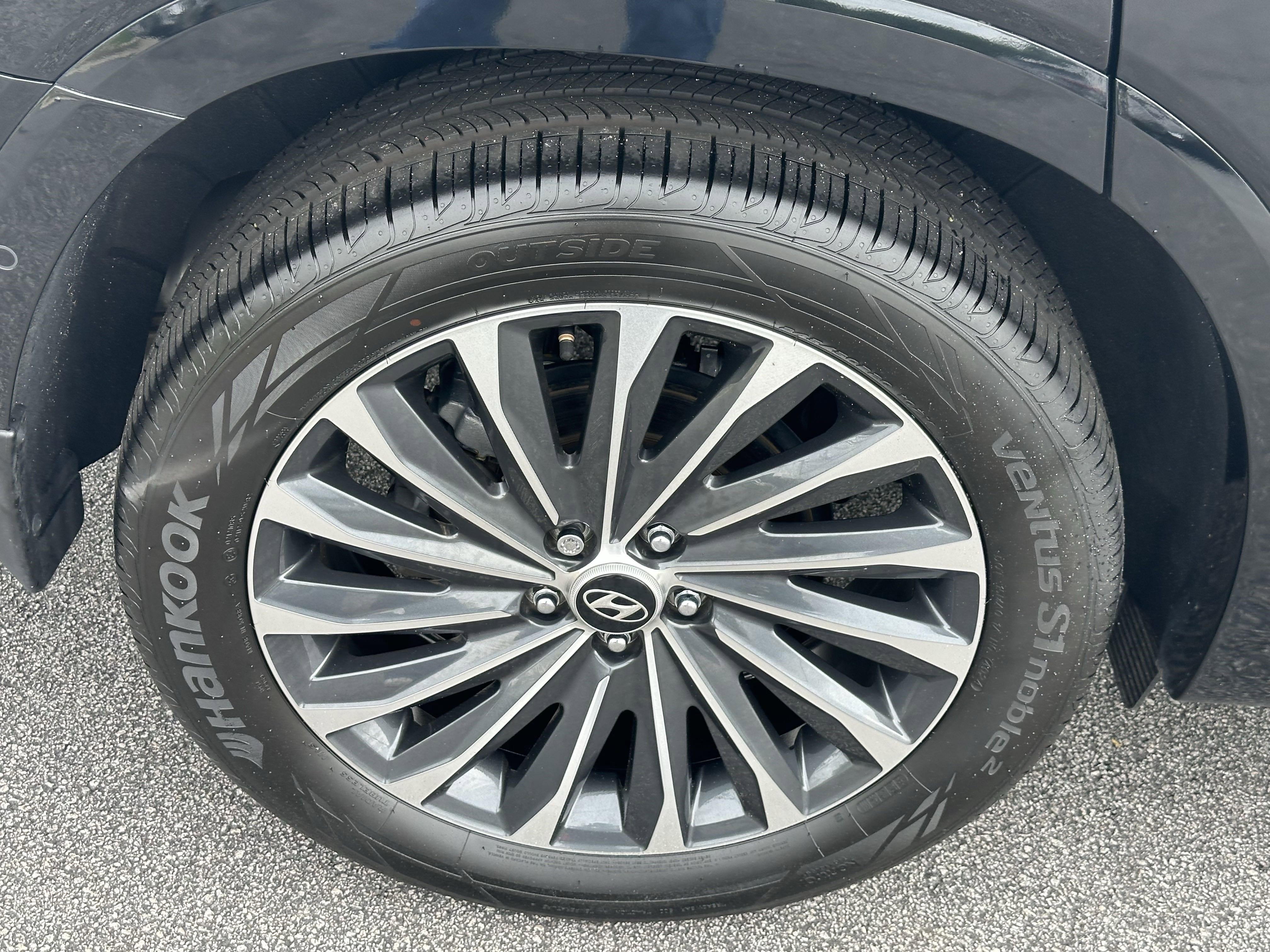 Used 2024 Abyss Black Pearl Hyundai Calligraphy image 18