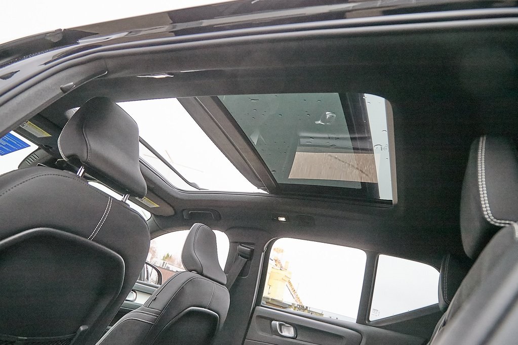 2026 VOLVO XC40 - Image 20