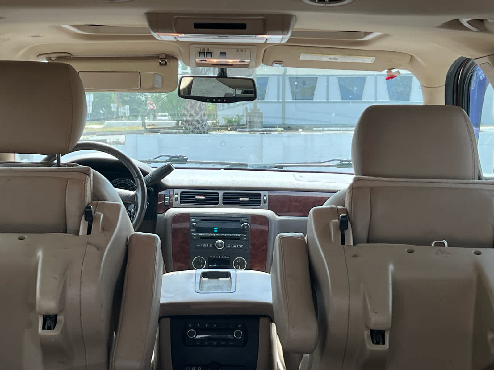 2014 Chevrolet Suburban LT photo 3