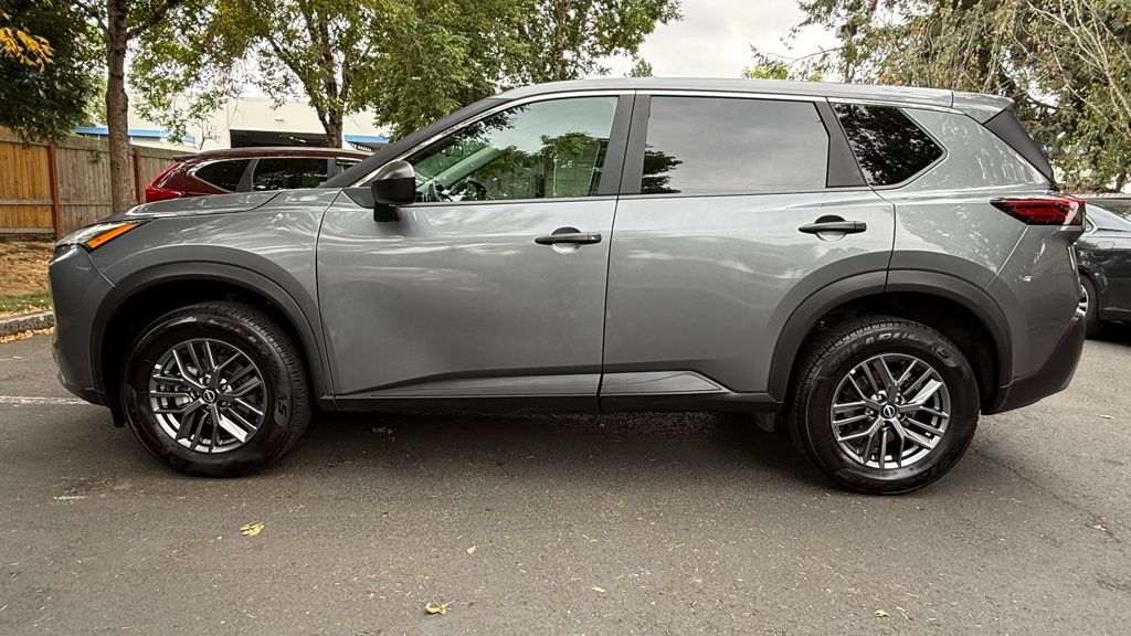 2023 Nissan Rogue S photo 2