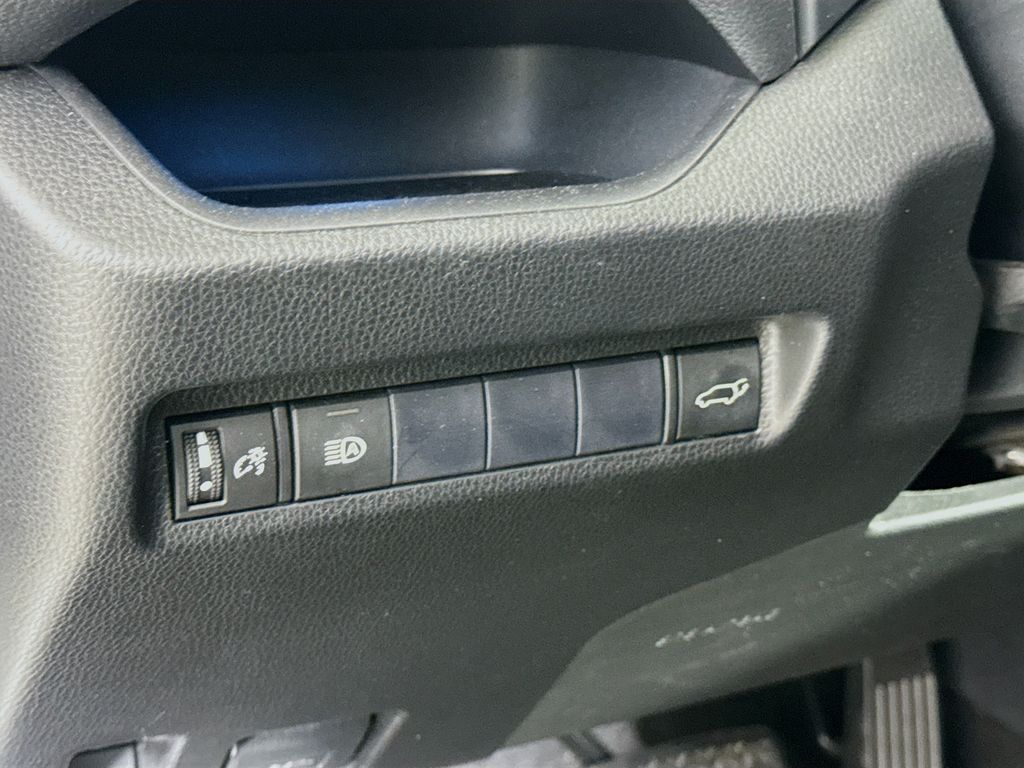 2020 Toyota RAV4 Hybrid XSE photo 9