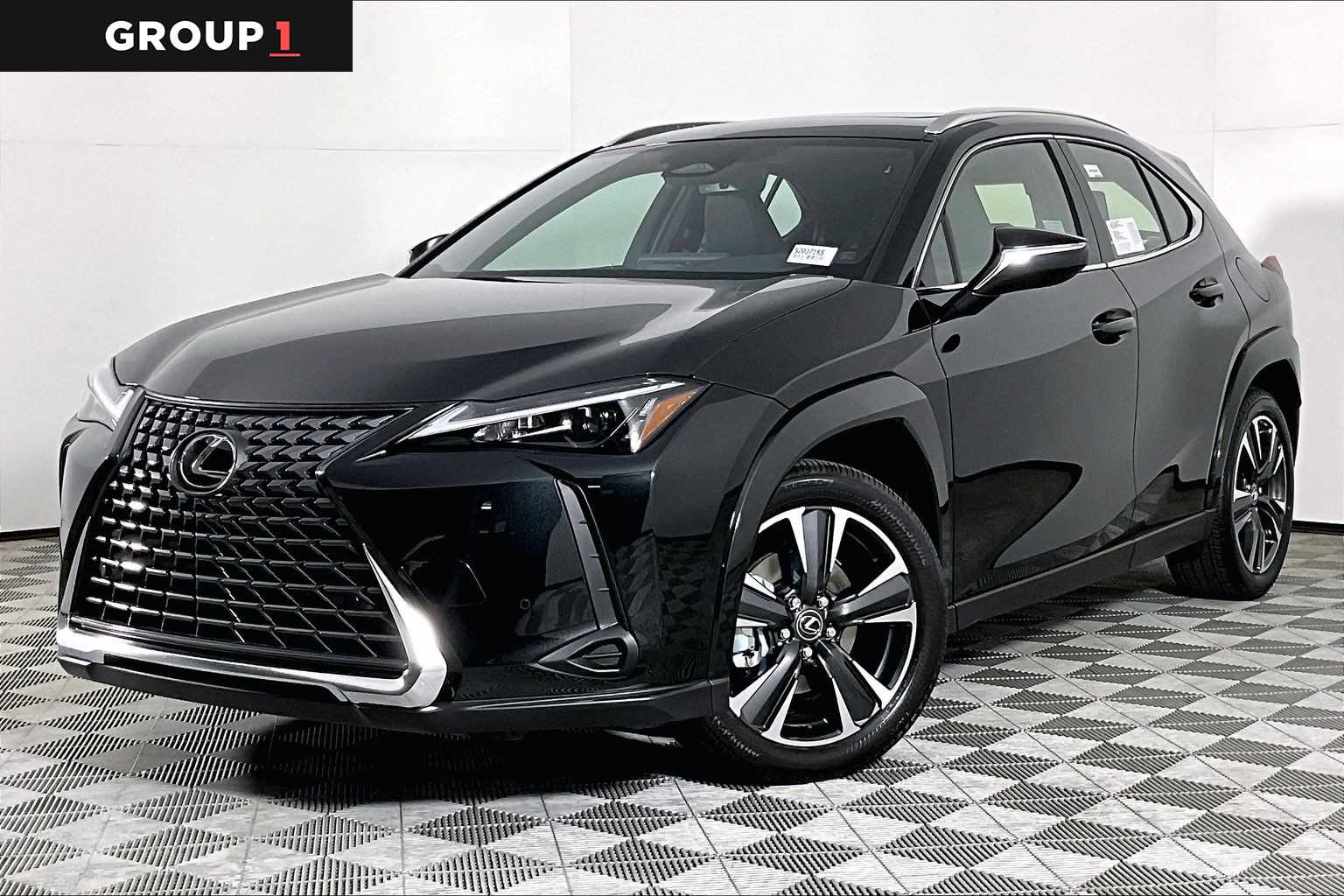 2025 Lexus UX Hybrid 300h Premium's photo