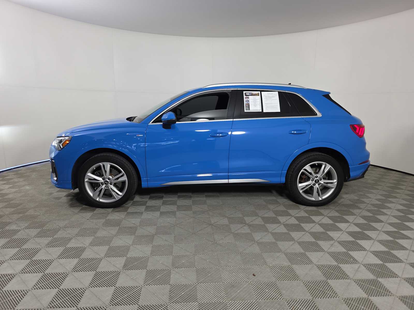 2022 Audi Q3 S line Premium Plus photo 4