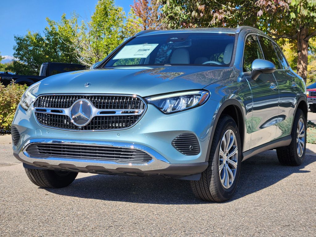2026 Mercedes Benz GLC 300 4MATIC photo 4
