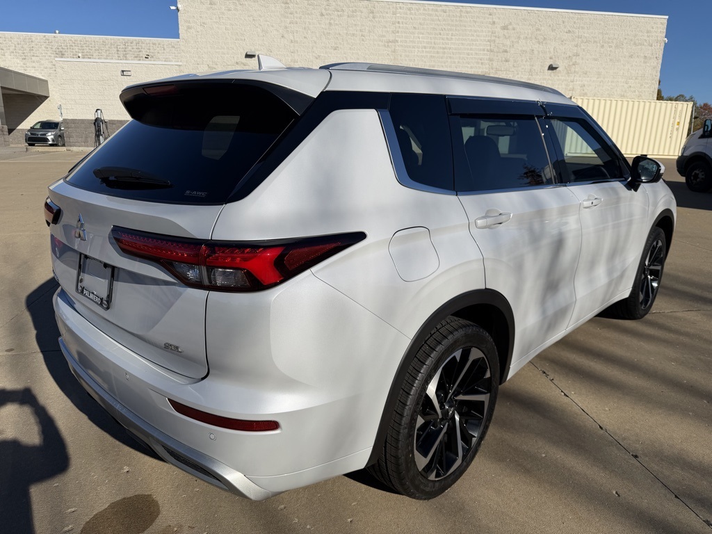 2023 Mitsubishi Outlander SEL 40th Anniversary Edition photo 4