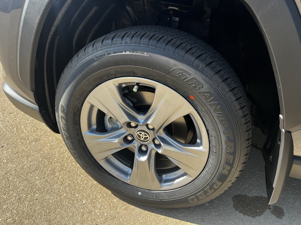 2025 Toyota RAV4 Hybrid LE photo 22