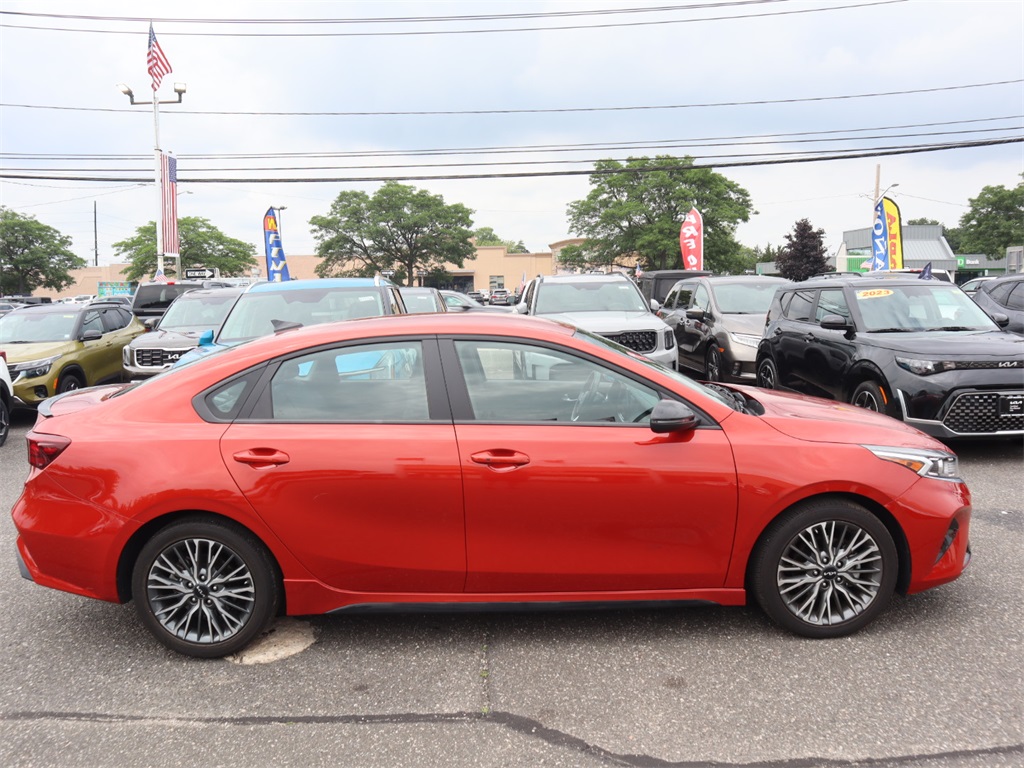 2023 Kia Forte GT-Line photo 4