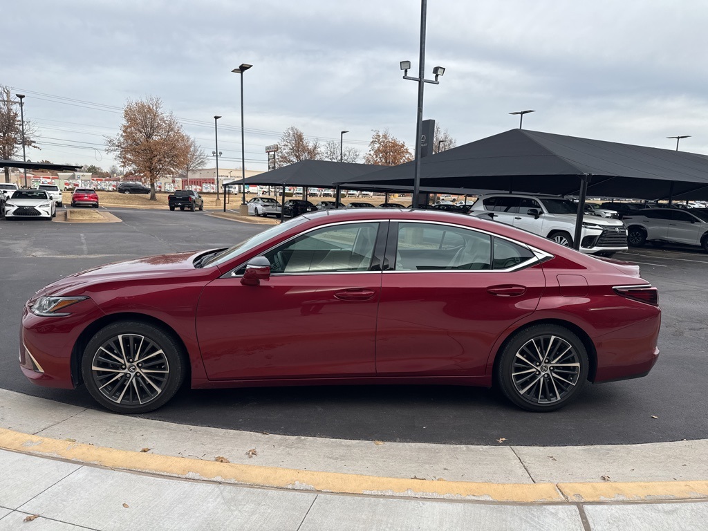 2023 Lexus ES 350's photo