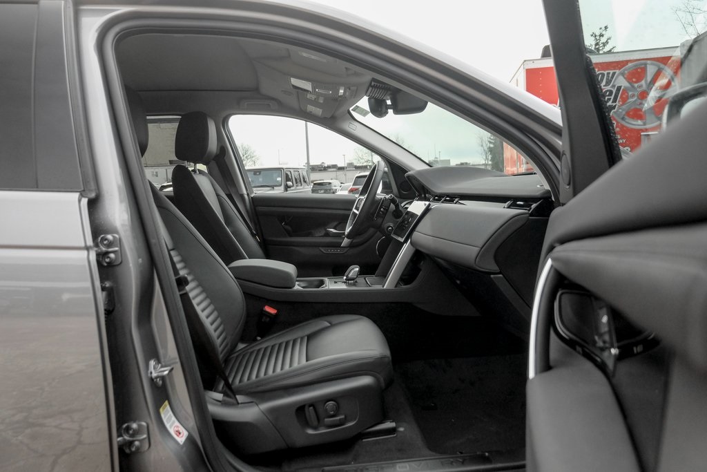 2025 Land Rover Discovery Sport S photo 19