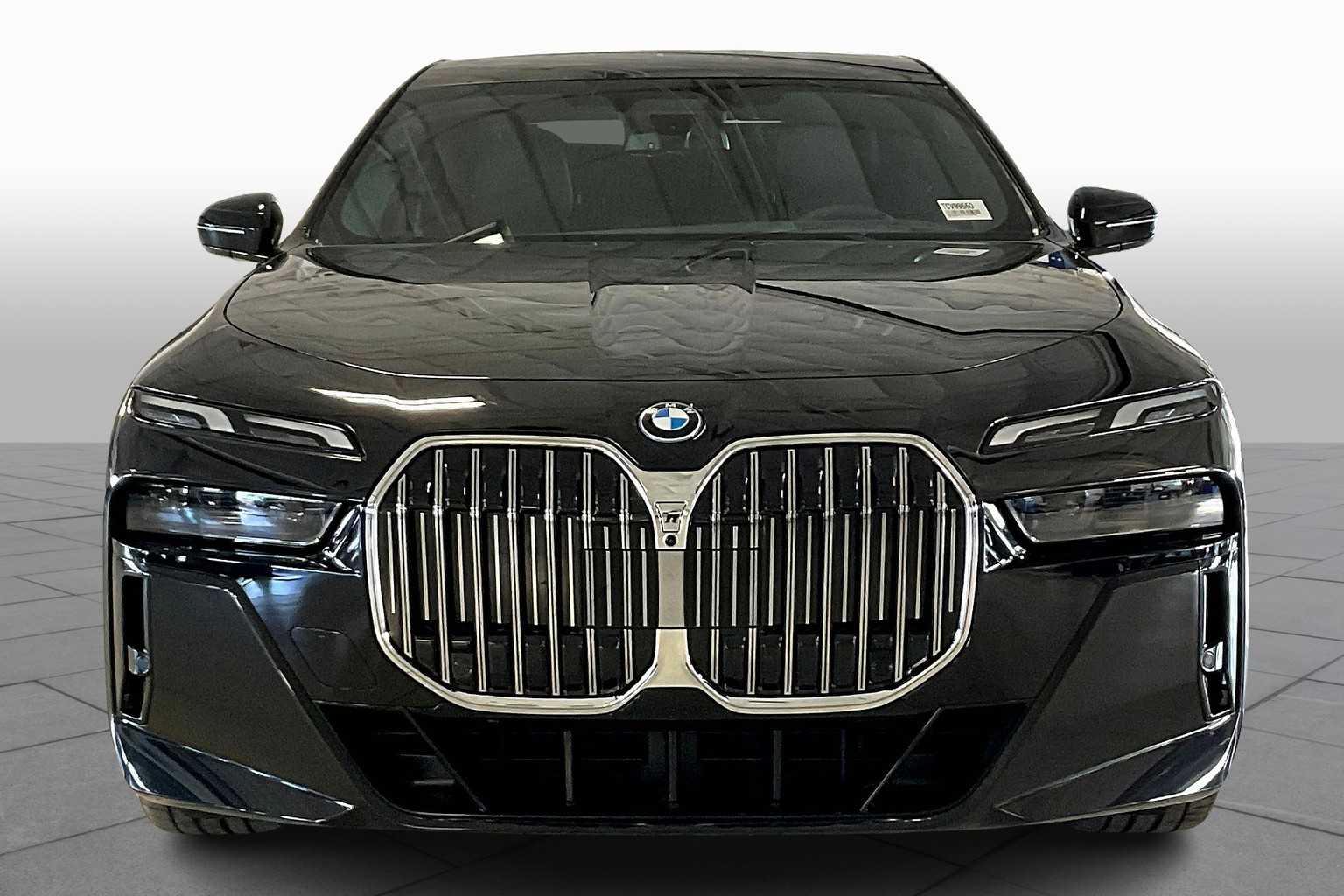 2026 Bmw 750e photo 3