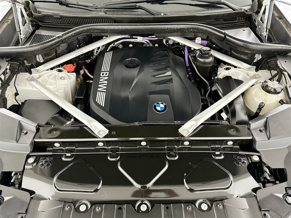 Used 2024 Mineral White Metallic BMW xDrive40i image 29