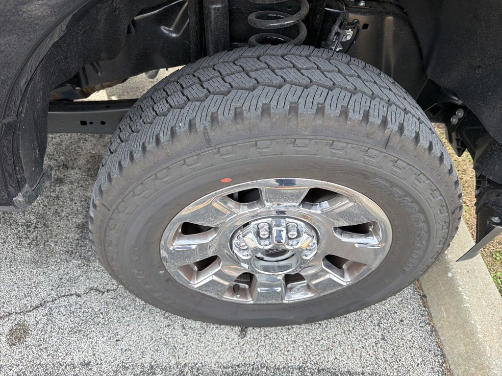 2025 Ford F-350 Lariat photo 4