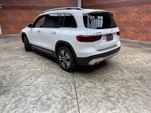 2025 Mercedes Benz GLB 250 4MATIC photo 3