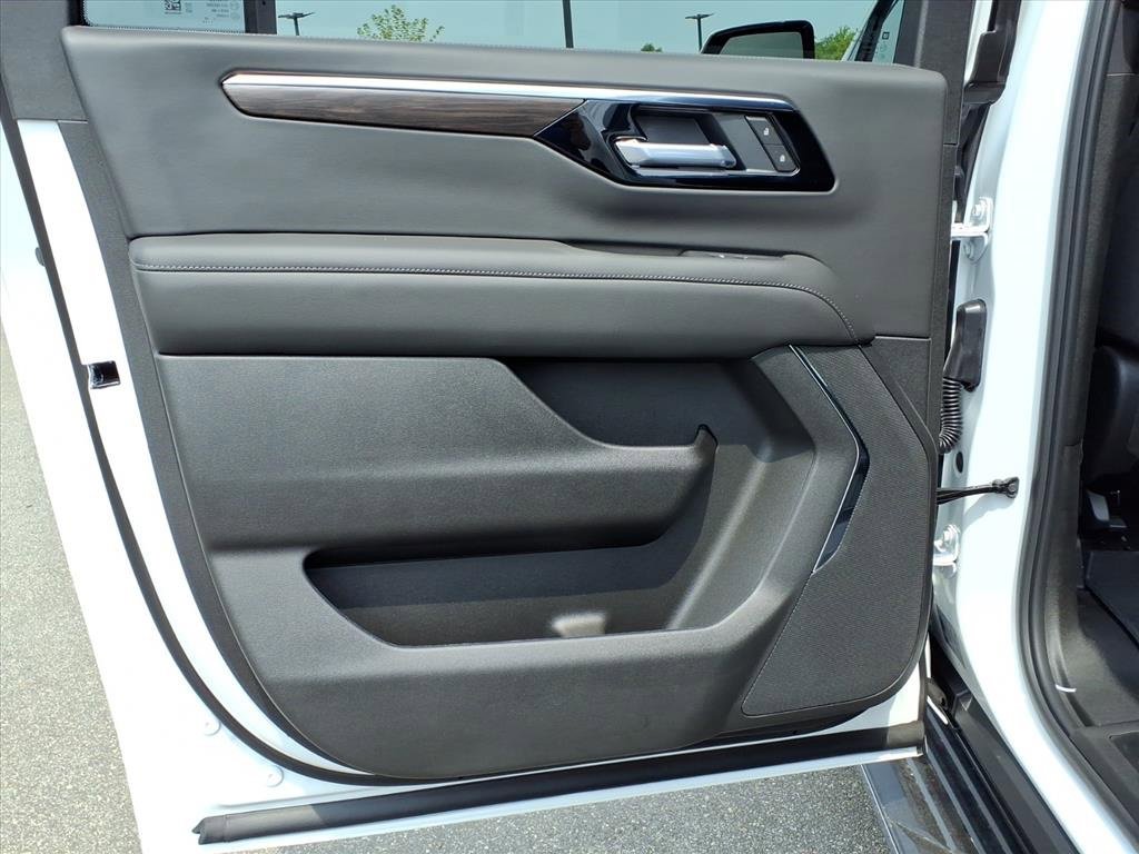 2025 Chevrolet Suburban LS photo 19